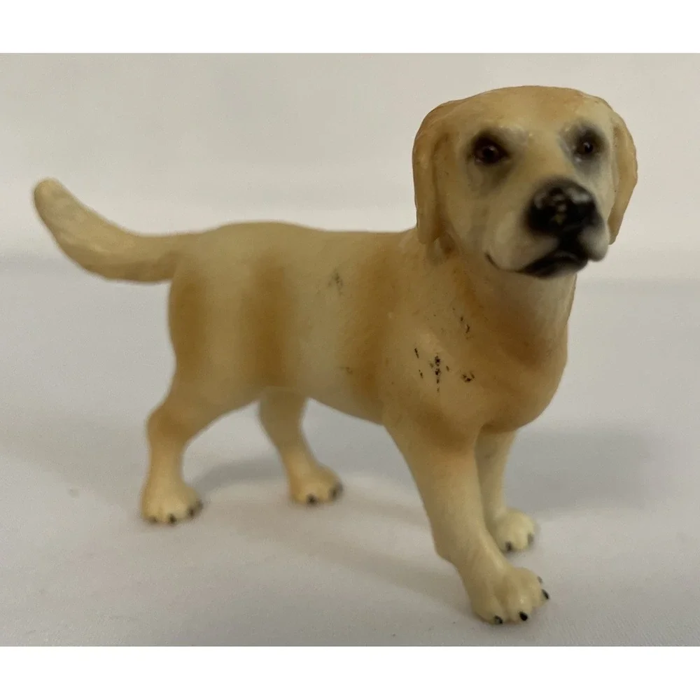 2001 Retired Schleich Dog Yellow Lab Labrador Toy Pre-owned Very Good Condition